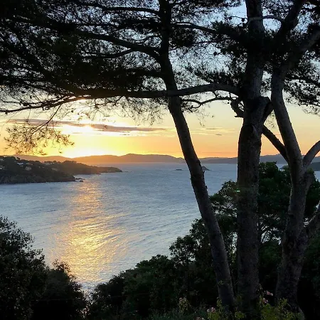 La Sarrazine - Port Du Niel - Vue Vila Hyères