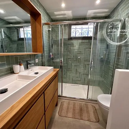 Вилла La Sarrazine - Port Du Niel - Vue *